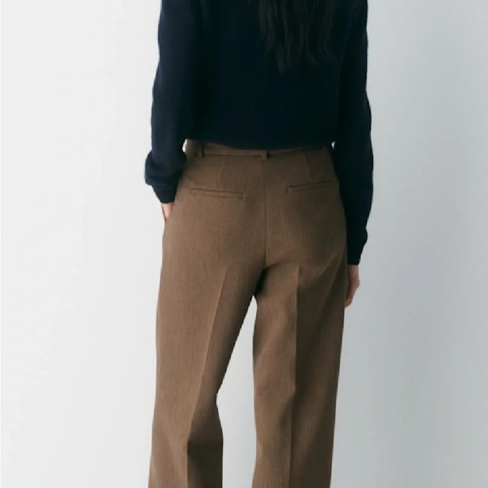 Aritzia Low-Rise the Effortless Pant (Re)ssential - Picture 11 of 11